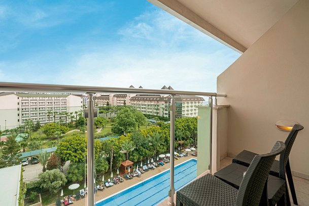 Telatiye Resort - Beispiel Balkon Doppelzimmer Superior seitl. Meerblick (Zimmercodierungen DSN, DCN & DQN)