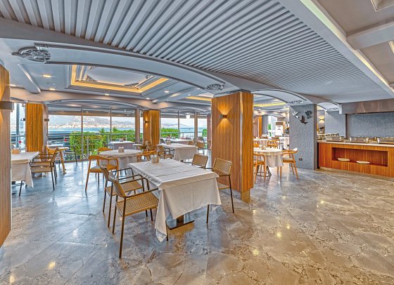 Numa Port Hotel