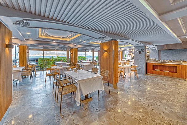 Numa Port Hotel