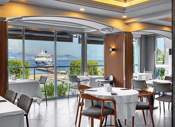 Numa Port Hotel