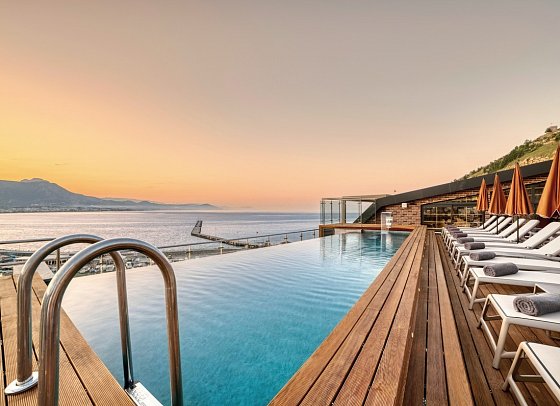 Numa Port Hotel