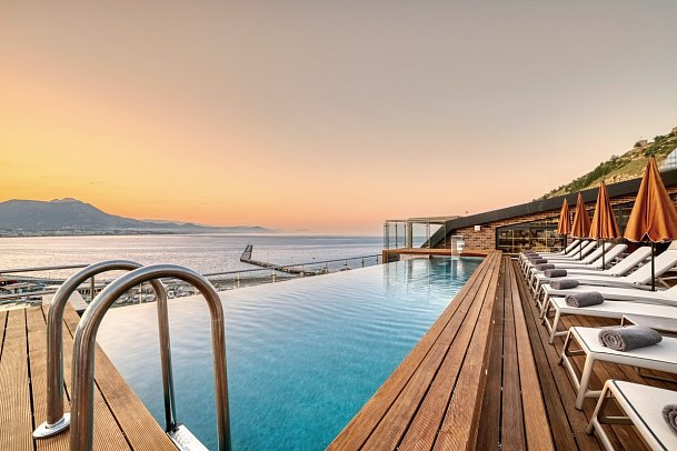 Numa Port Hotel