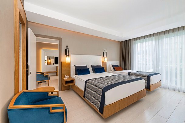 Sidera Kirman Premium - Wohnbeispiel Familienzimmer mit Verbindungstür (Zimmercodierung FV1)