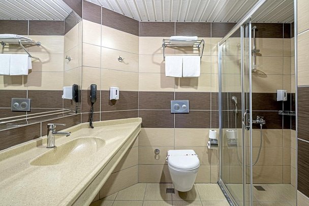Caretta Beach Hotel - Beispiel Bad Doppelzimmer (Zimmercodierungen DB1 & DC1)