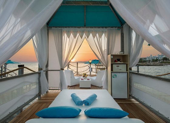 Granada Luxury Beach