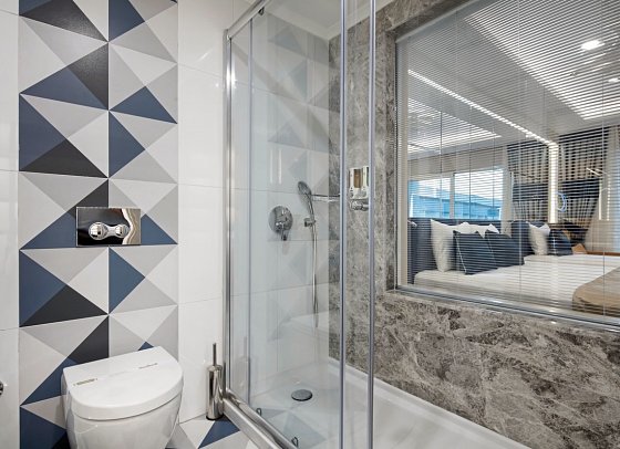 Granada Luxury Beach - Beispiel Bad Doppelzimmer (Zimmercodierungen DBL, DCL, DEL, DBN, DCN, DBM & DCM)