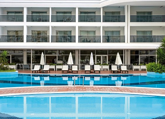 Laguna Beach Alya Resort & Spa