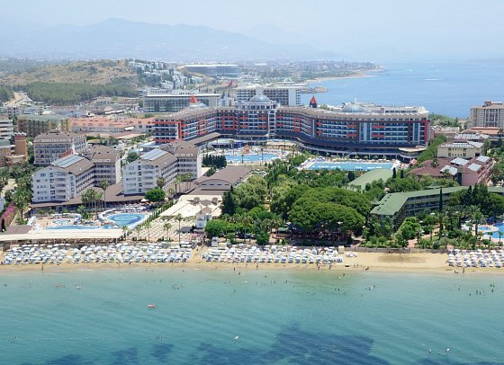 Lonicera World Hotel