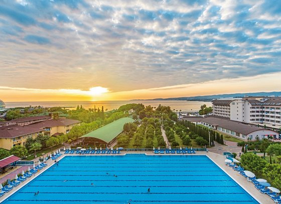 Lonicera World Hotel