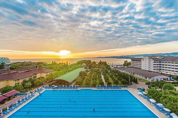 Lonicera World Hotel