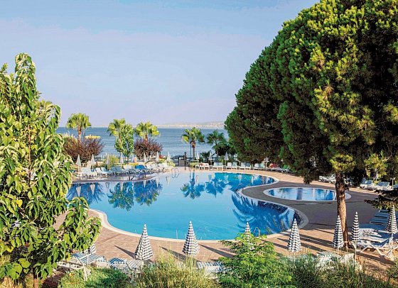 Lonicera World Hotel