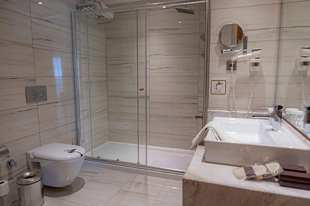 Mary Hotels Alanya - Beispiel Bad (Zimmercodierungen DBL, DCL, DBN, DCN & DBM)