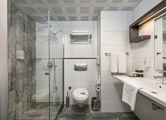 White City Beach - Beispiel Bad Juniorsuite mit Terrasse (Zimmercodierung JB1)