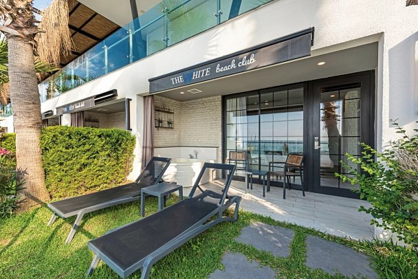 White City Resort - Wohnbeispiel Doppelzimmer Premium mit Terrasse Meerseite (Zimmercodierung DM3)