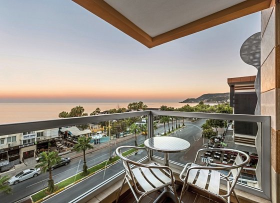 Tac Premier Hotel & Spa