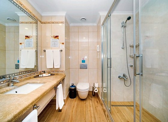 Mukarnas Resort & Spa - Beispiel Bad Familienzimmer (Zimmercodierungen FBL, FBM, FB3 & FB4)