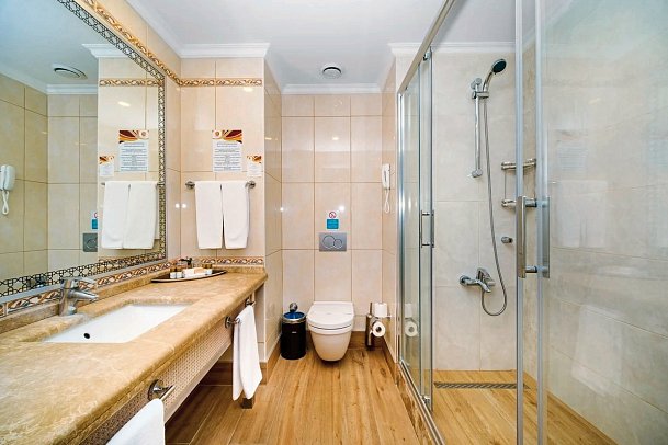 Mukarnas Resort & Spa - Beispiel Bad Familienzimmer (Zimmercodierungen FBL, FBM, FB3 & FB4)