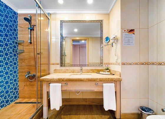 Mukarnas Resort & Spa - Beispiel Bad Doppelzimmer (Zimmercodierungen DEL, DC1, DBL, DCL, DBN, DCN, DBM & DCM)