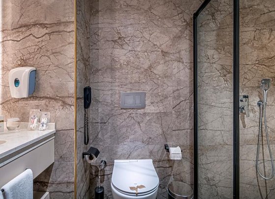 Mylome Luxury Hotel & Resort - Beispiel Bad Doppelzimmer (Zimmercodierungen DBL & DCL)
