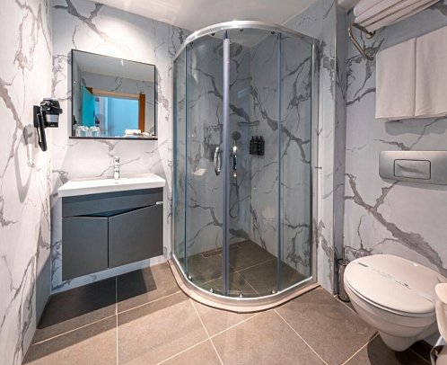 Nova Life Hotel - Beispiel Bad (Zimmercodierungen DBL, DCL, DBC, DCC, DBM, DCM, DGL, DBQ, FBL & FBM)