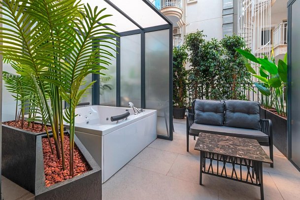 Nova Life Hotel - Beispiel Terrasse Doppelzimmer Jacuzzi Landblick (Zimmercodierung DGL)