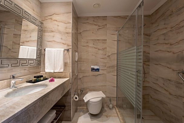 Oz Hotels Sui Resort - Beispiel Bad (Zimmercodierungen DE1, DB1, DC1, DBP, DCP, FB1 & FE1)