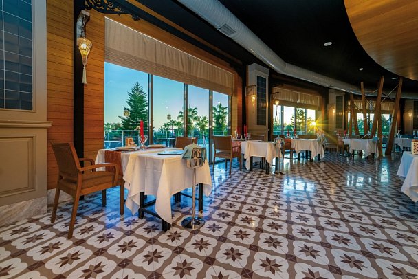Commodore Elite Suite & Spa