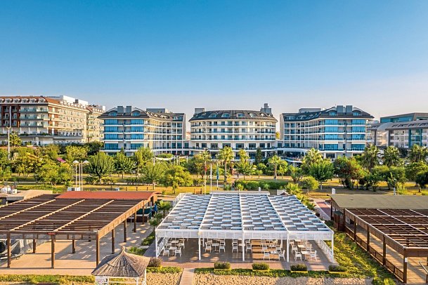 Commodore Elite Suites & Spa