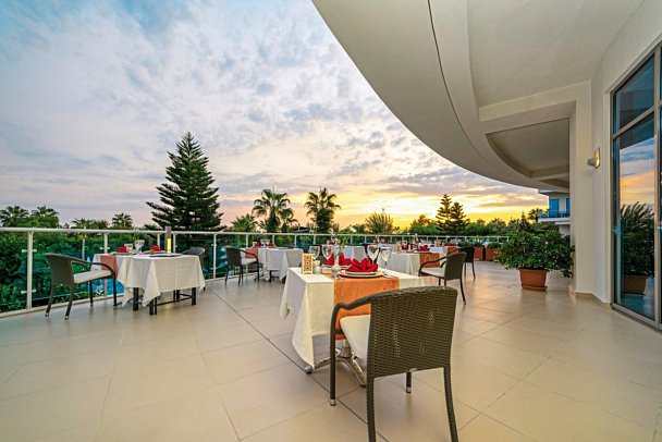 Commodore Elite Suites & Spa