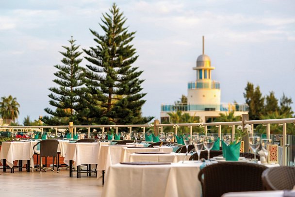 Commodore Elite Suites & Spa