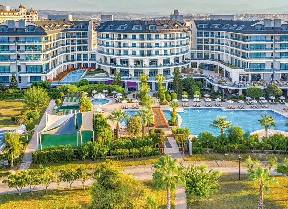 Commodore Elite Suites & Spa