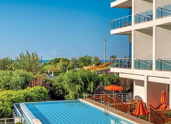Commodore Elite Suites & Spa