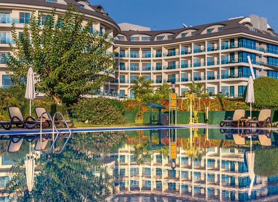 Commodore Elite Suites & Spa
