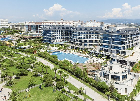 Commodore Elite Suites & Spa