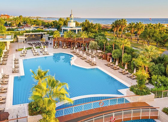 Commodore Elite Suites & Spa
