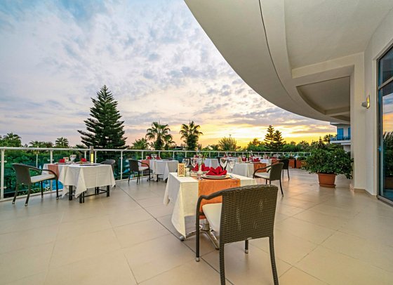 Commodore Elite Suites & Spa