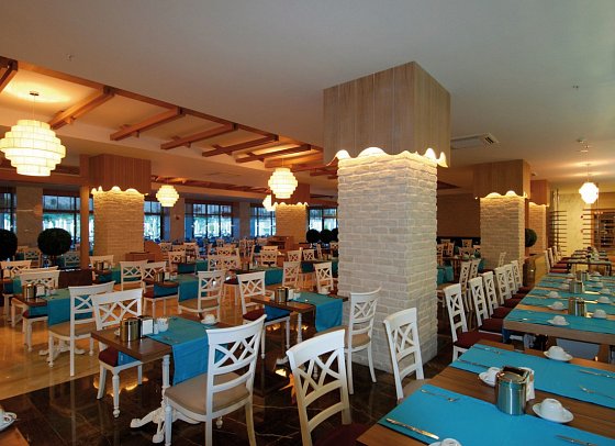Commodore Elite Suites & Spa