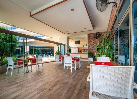 Commodore Elite Suites & Spa