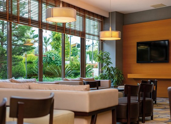 Commodore Elite Suites & Spa