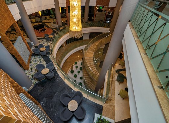 Commodore Elite Suites & Spa