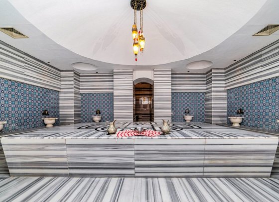 Commodore Elite Suites & Spa