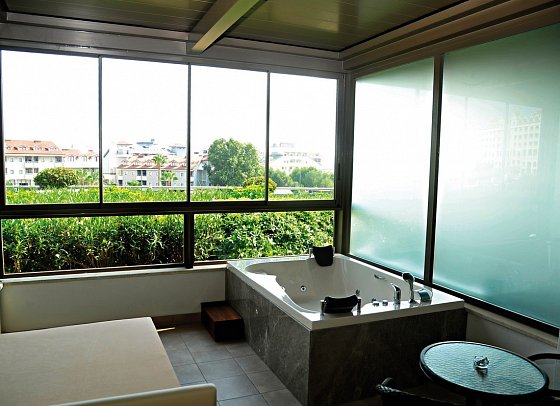 Commodore Elite Suites & Spa - Wohnbeispiel Doppelzimmer Elite Comfort Jacuzzi (Zimmercodierung DF1)