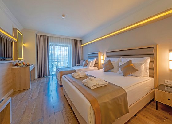 Aydinbey King's Palace & Spa - Wohnbeispiel Doppelzimmer seitl. Meerblick (Zimmercodierungen DBN & DCN)