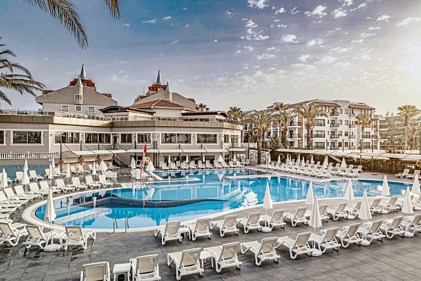 Aydinbey Famous Resort