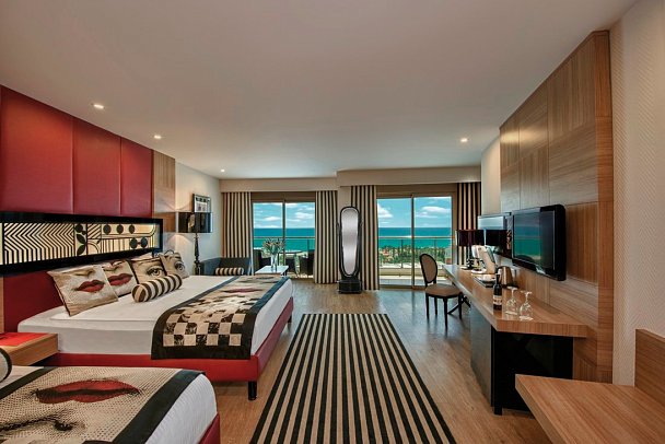 Delphin Imperial - Wohnbeispiel Doppelzimmer Superior Meerseite (Zimmercodierung DSC)