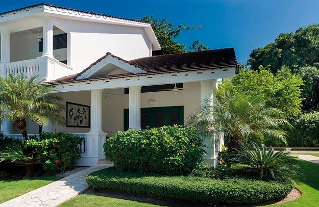 Albachiara Beachfront Hotel