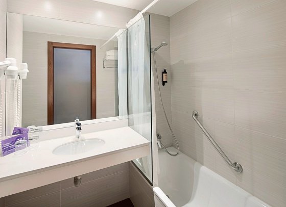Arco Barcelona Hotel - Beispiel Bad Doppelzimmer Standard (Zimmercodierung DG1)