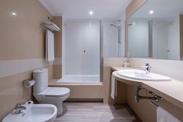 Attica 21 Barcelona Mar - Beispiel Bad (Zimmercodierungen DB1 & TB1)