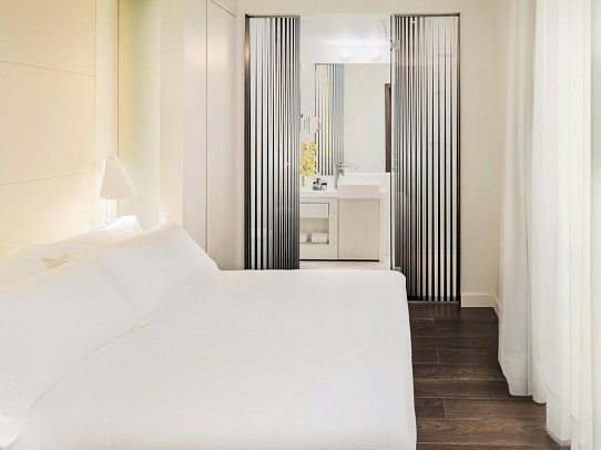 H10 Urquinaona Plaza - Wohnbeispiel Doppelzimmer Standard (Zimmercodierung DG1)