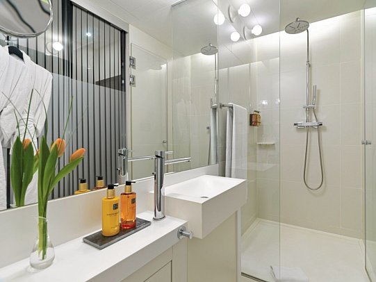 H10 Urquinaona Plaza - Beispiel Bad (Zimmercodierungen DG1 & DS1)